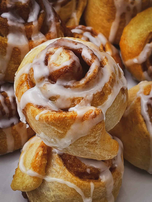 Lil Mama’s Cinnamon Rolls (4 pack) | Lil Mama's Sweets & Treats